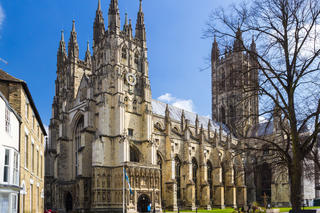 Why Choose an English Exam Preparation Course in a UK Town?