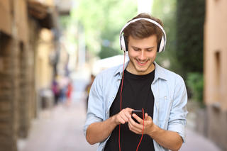 Top 7 Cool and Easy Apps for Practicing Language Skills