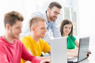 Starting Your IT Career Abroad: Computer Science Foundation Degrees in the USA